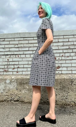 Buttonquail Dress - Quatrefoil