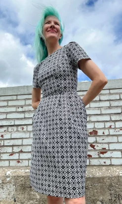 Buttonquail Dress - Quatrefoil
