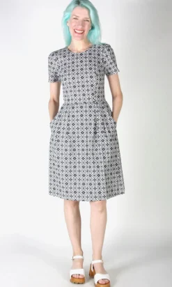 Buttonquail Dress - Quatrefoil