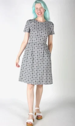 Buttonquail Dress - Quatrefoil