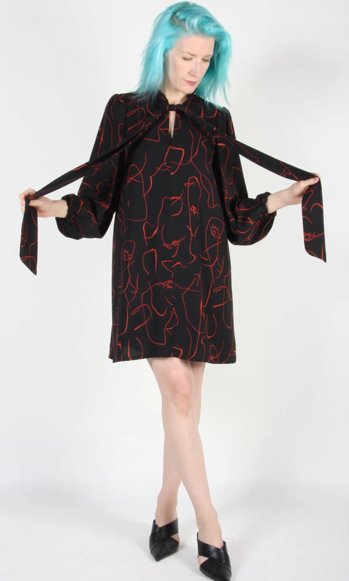 RN737 - 6 - Emu Dress - Faces
