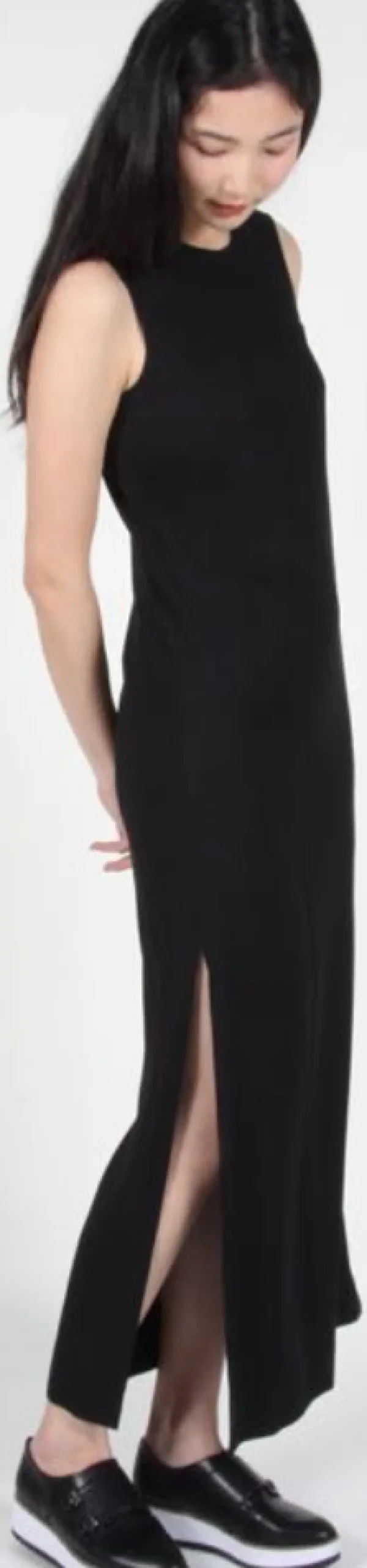 RN677 - 2 - Kestrel Dress - Black