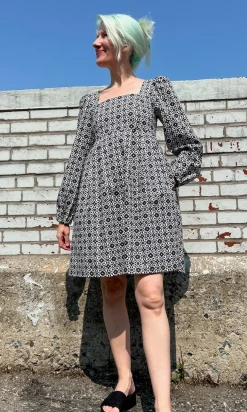 Tailorbird Dress - Quatrefoil