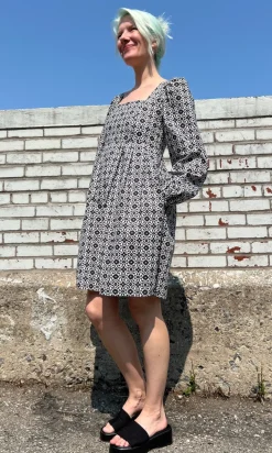 Tailorbird Dress - Quatrefoil